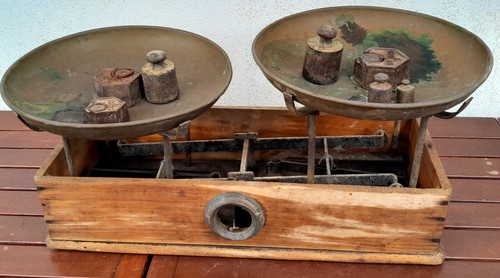 Antica bilancia legno con - in,